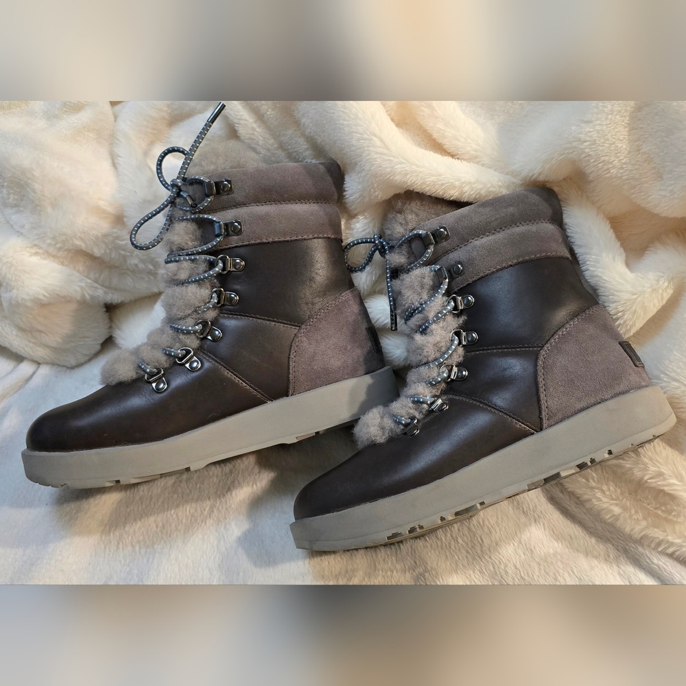 Ugg Women's Viki Waterproof Boots - Picture 4 of 8